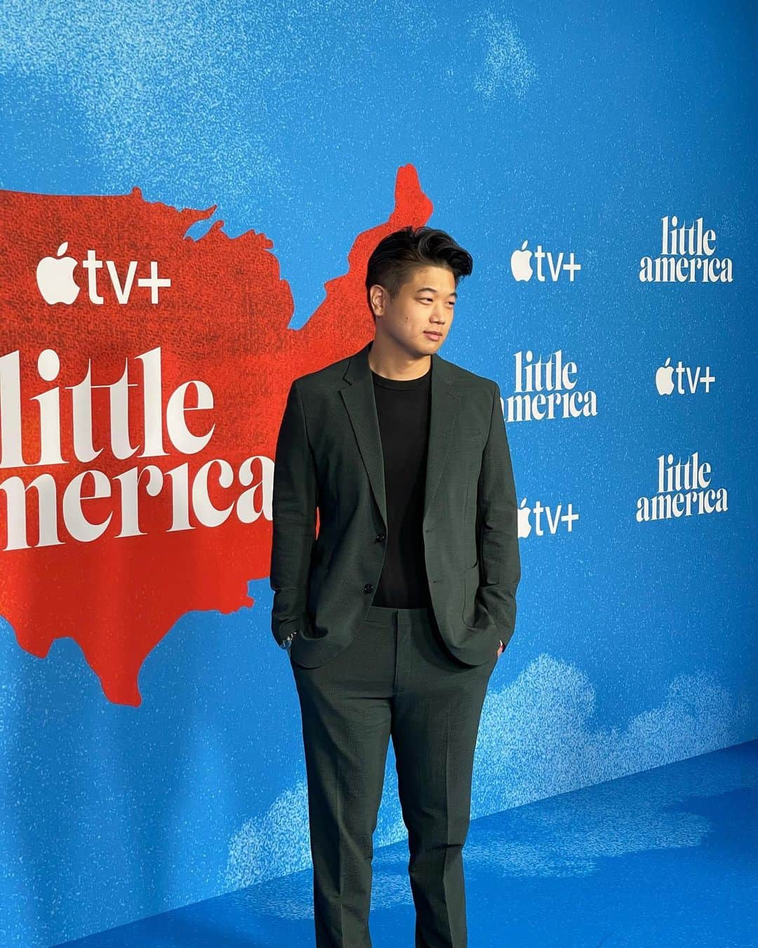 キー・ホン・リーのインスタグラム：「At the #LittleAmerica Premiere last night. Series premieres this Friday, Dec. 9th. on @appletvplus. Special thanks to @fonghwang for coming out with me and so happy to be reunited with the cast @official.alankim and Bruce. Missing @leejungeun69 선배님/누나 ❤️❤️❤️」