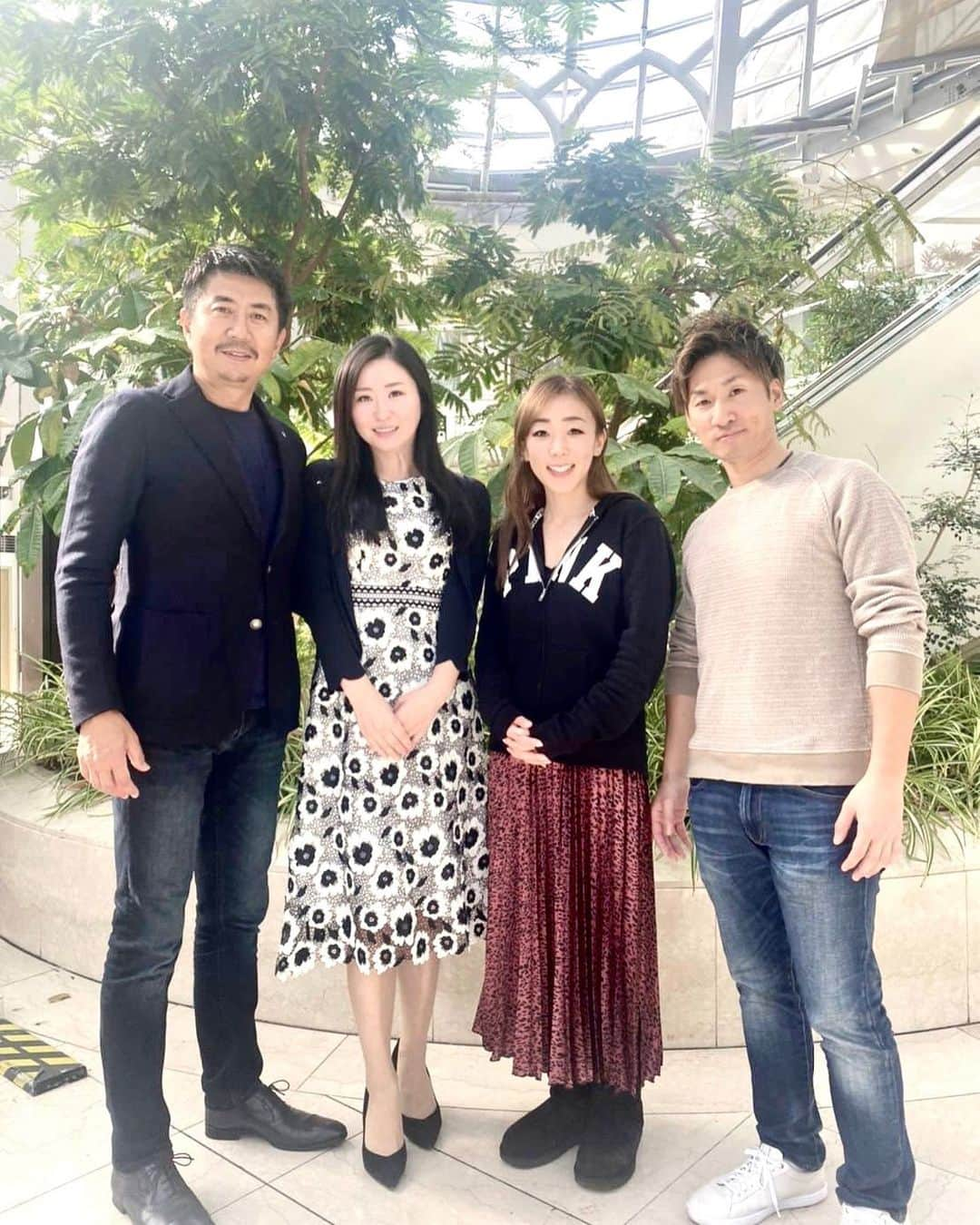 村主章枝さんのインスタグラム写真 - (村主章枝Instagram)「With the introduction of Yoshida sensei, I had a meeting with the CEO of Beauty Caravan.  I have had many injuries since I was a athelete and there are many treatment devices and goods, but winback has a wonderful effect.  Thank you very much for your wonderful relationship!  吉田先生のご紹介で、ビューティーキャラバンの代表と打ち合わせをさせて頂きました。選手時代から怪我が多く、治療機器、グッズはたくさんありますが、winbackはとにかく素晴らしい効果があります。 素晴らしい、ご縁をありがとうございました！ #winback #高周波機器  @winbackjapan @winbackamericausa  @shinji.yoshida310」12月7日 12時09分 - fumie.suguri