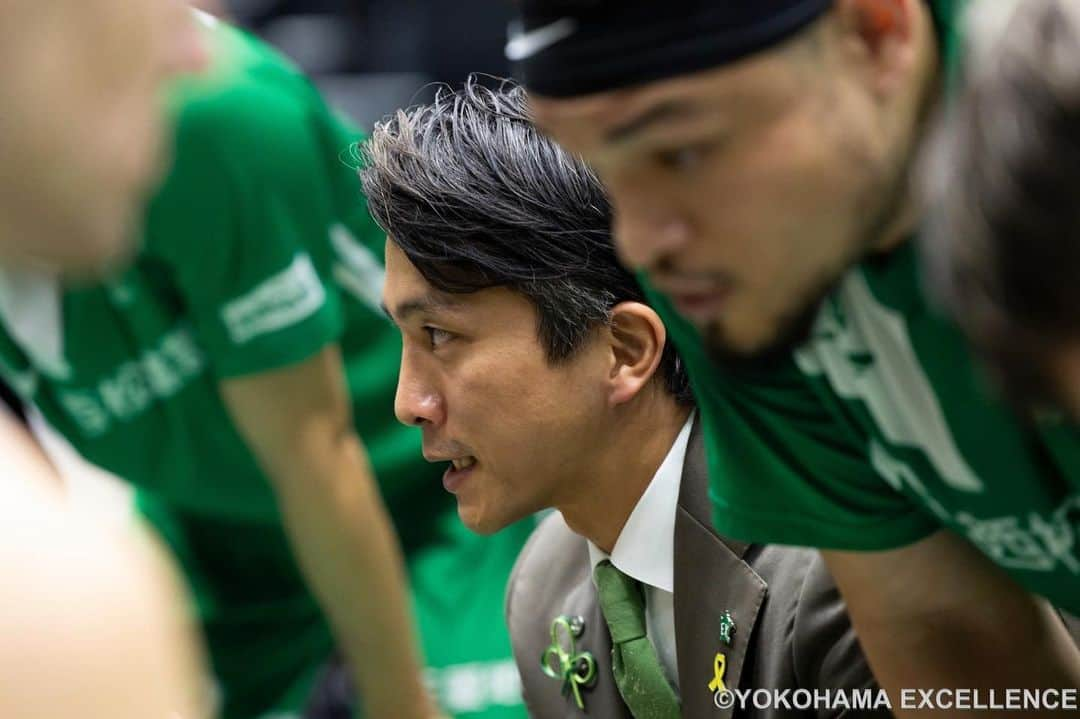 石田剛規さんのインスタグラム写真 - (石田剛規Instagram)「ホーム2連勝 両日合わせて2500人を超える方々にお越し頂きました。  苦しい時間帯もありましたが、選手のステップアップ、そして応援してくれる方々の熱のおかけで、乗り切れたと思います。ありがとうございました。  スーツには２つのリボンを。 シトラスリボン・・・新型コロナウイルス感染症に関する差別や偏見の防止  イエローリボン・・・障がいのある人びとの社会参加の推進  まずは知ることから。  次は座間でのホームゲーム 12/10  15:00- 12/11  13:00- スカイアリーナ座間  会場でお待ちしています。」12月7日 12時17分 - takakishida31