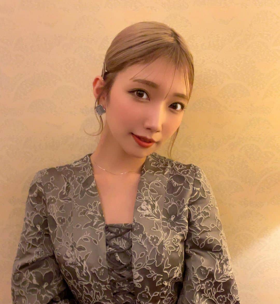 霜月めあのインスタグラム：「#ゼロイチ大忘年会 でした！ 今年一年もいろんなお仕事させてもらったな🫶  来年はもっと活躍できるように頑張るぞ🎣🎣🎣 . .  #霜月めあ #めあめあ #model #sexy #selfie #animegirl #셀카 #셀스타그램 #패션스타그램 #데일리 #asiangirl #cosplay #좋아　#instalove #follow #tokyo #ootd #style #photo #sexybody #love #맞팔 #tagsforlikes  #Japanesegirl #photooftheday #igers #instadaily #グラビア #日系穿搭」