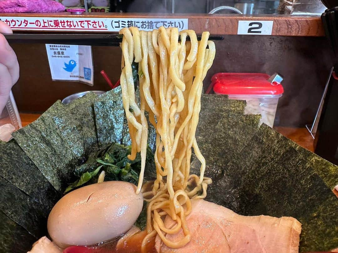 rasuさんのインスタグラム写真 - (rasuInstagram)「末廣家 チャーシューメン 他トッピング色々  やっぱり今日も最高だぁぁぁぁ！！！ いつも気付けば完飲寸前… 気を付けなきゃと思いながらも飲んでしまう🤤🤤🤤🤤  #末廣家 #家系ラーメン #家系 #ラーメン #超超うまい」12月7日 12時21分 - rashu_eat