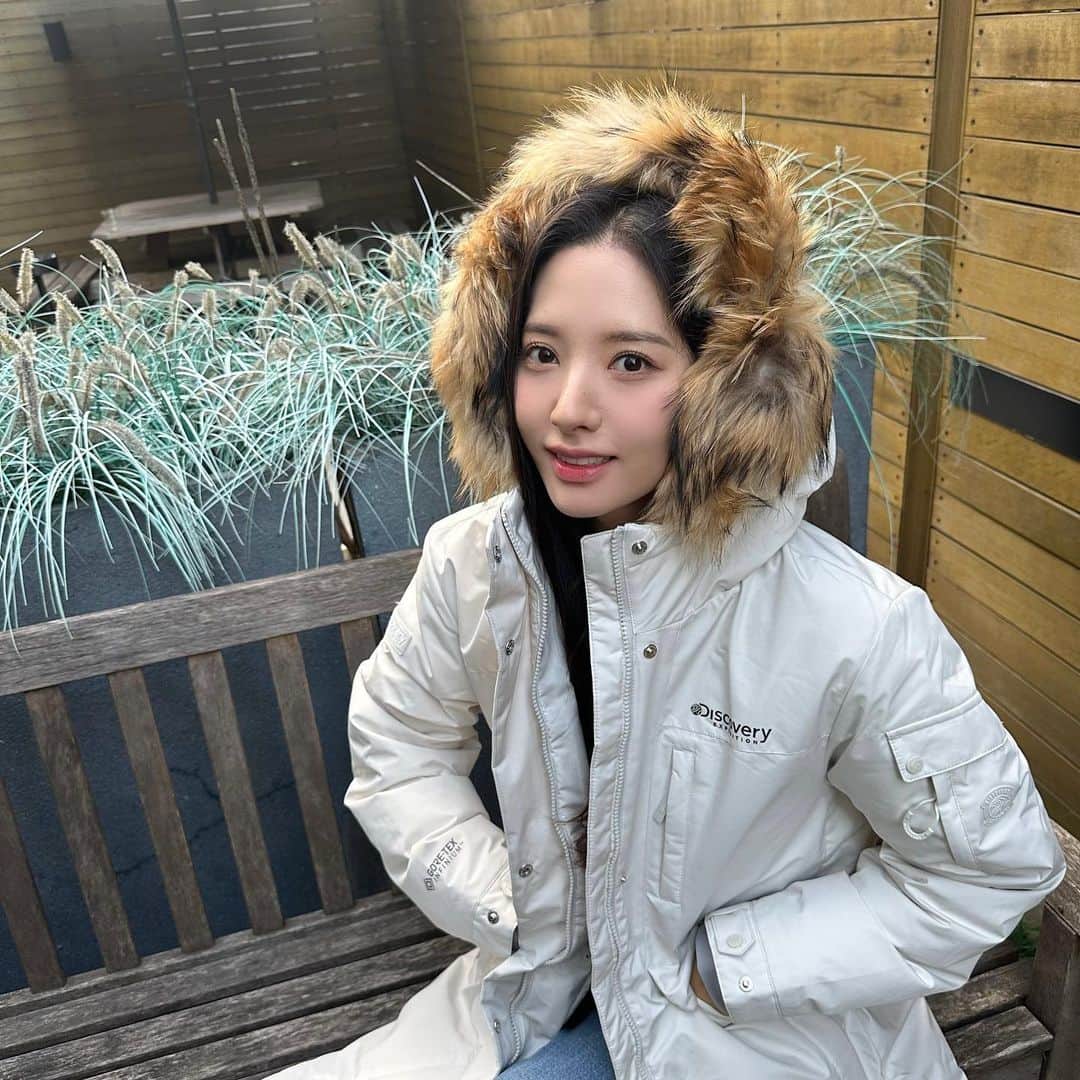 ボナさんのインスタグラム写真 (ボナInstagram)「나의 올 겨울을 책임져줄🤍⛄️ ️ 광고 디스커버리 디스커버리고어텍스