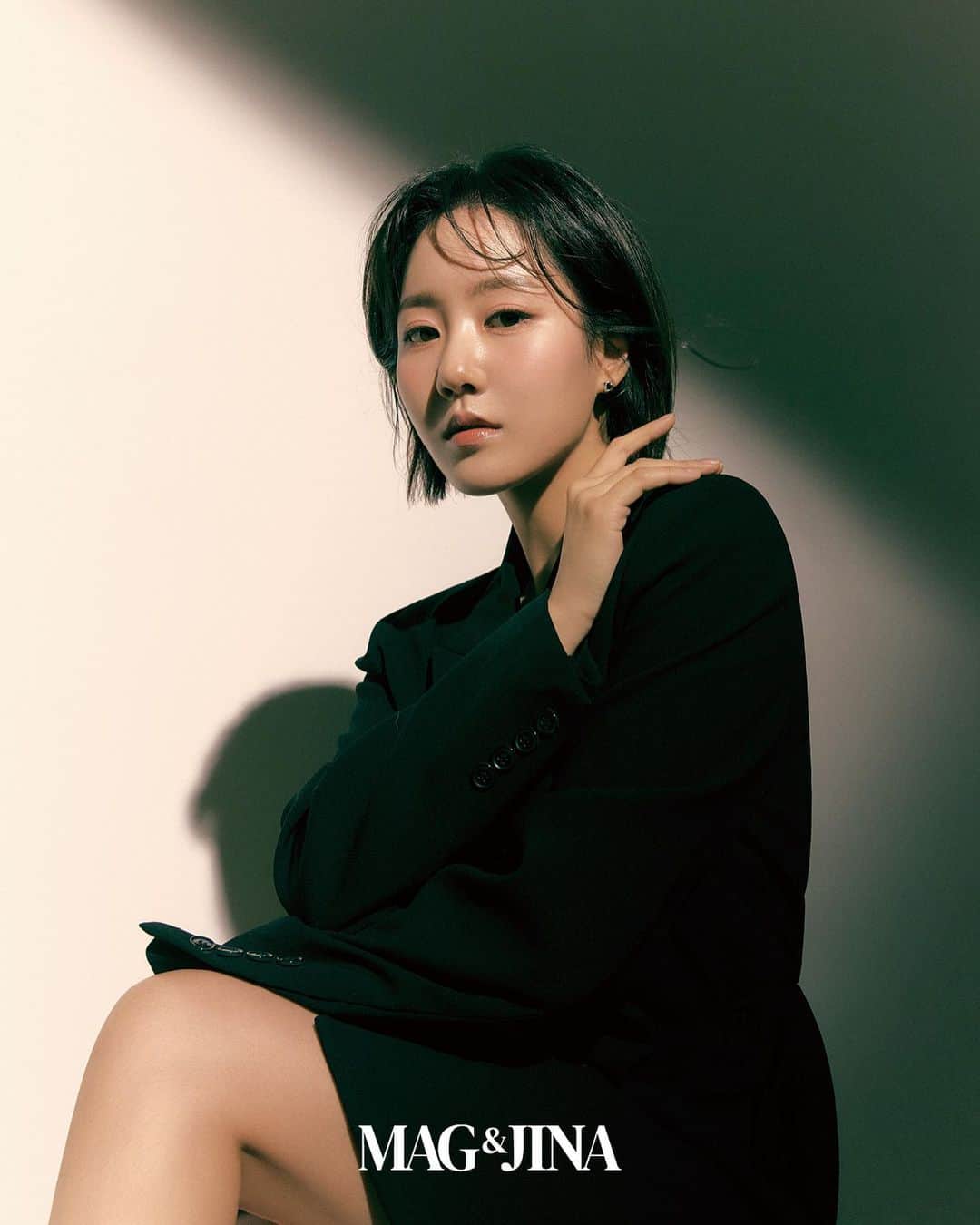 チン・ジヒのインスタグラム：「MAG&GINA  연극 #갈매기 여러분을 만나기까지 D-14 🖤 니나❤️아르까지나」