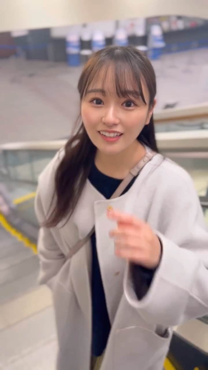 のインスタグラム：「帰り道に寄った射的の屋台。 夜遅くまでやってるんだねぇ。 ペコちゃんの箱当てたよ😋  #reels #reelsinstagram #リール」