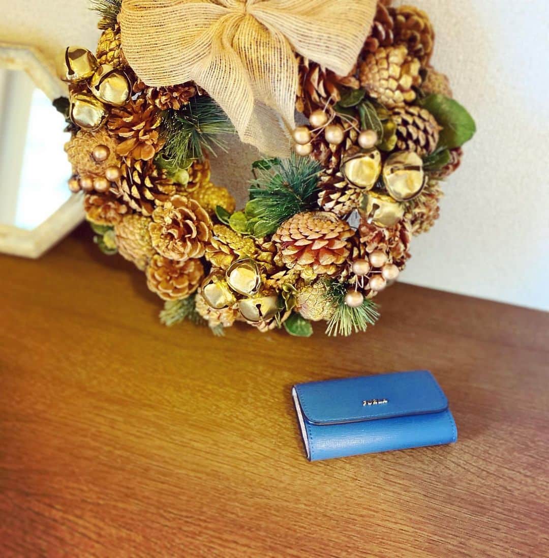 のインスタグラム：「こんなんでした🗝  #FURLA #キーケース #🗝 #玄関 #クリスマス #リース #クリスマスリース」