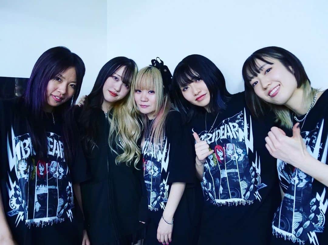 BRIDEARさんのインスタグラム写真 - (BRIDEARInstagram)「The last live concert of the year was completed.  Thank you to everyone involved with BRIDEAR!  #BRIDEAR #girl #girlsband #heavymetal #hardrock #music #musician #guitar #bass #drum #vocal #rock #japanesegirl #japan #osaka #metal #ギター #ガールズバンド #音楽」12月7日 19時37分 - bridear_jp