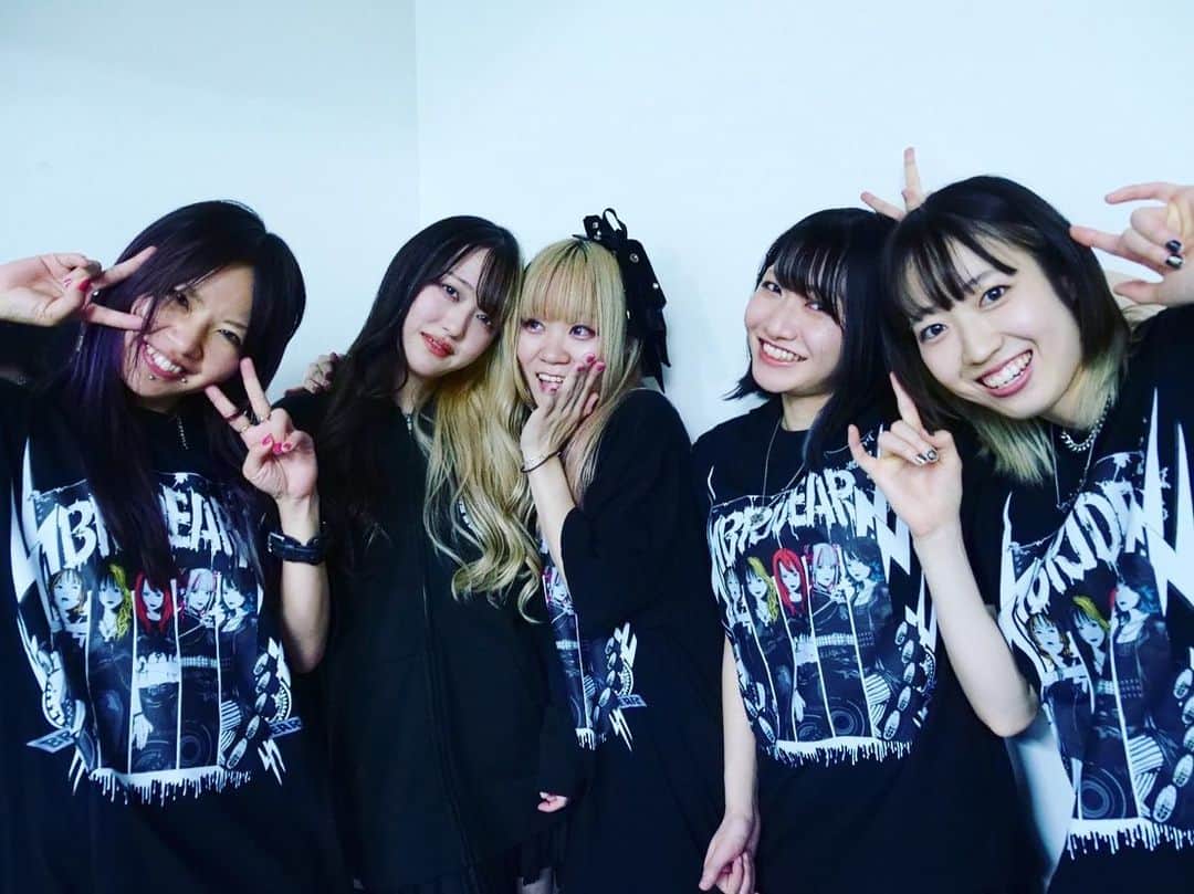 BRIDEARさんのインスタグラム写真 - (BRIDEARInstagram)「The last live concert of the year was completed.  Thank you to everyone involved with BRIDEAR!  #BRIDEAR #girl #girlsband #heavymetal #hardrock #music #musician #guitar #bass #drum #vocal #rock #japanesegirl #japan #osaka #metal #ギター #ガールズバンド #音楽」12月7日 19時37分 - bridear_jp