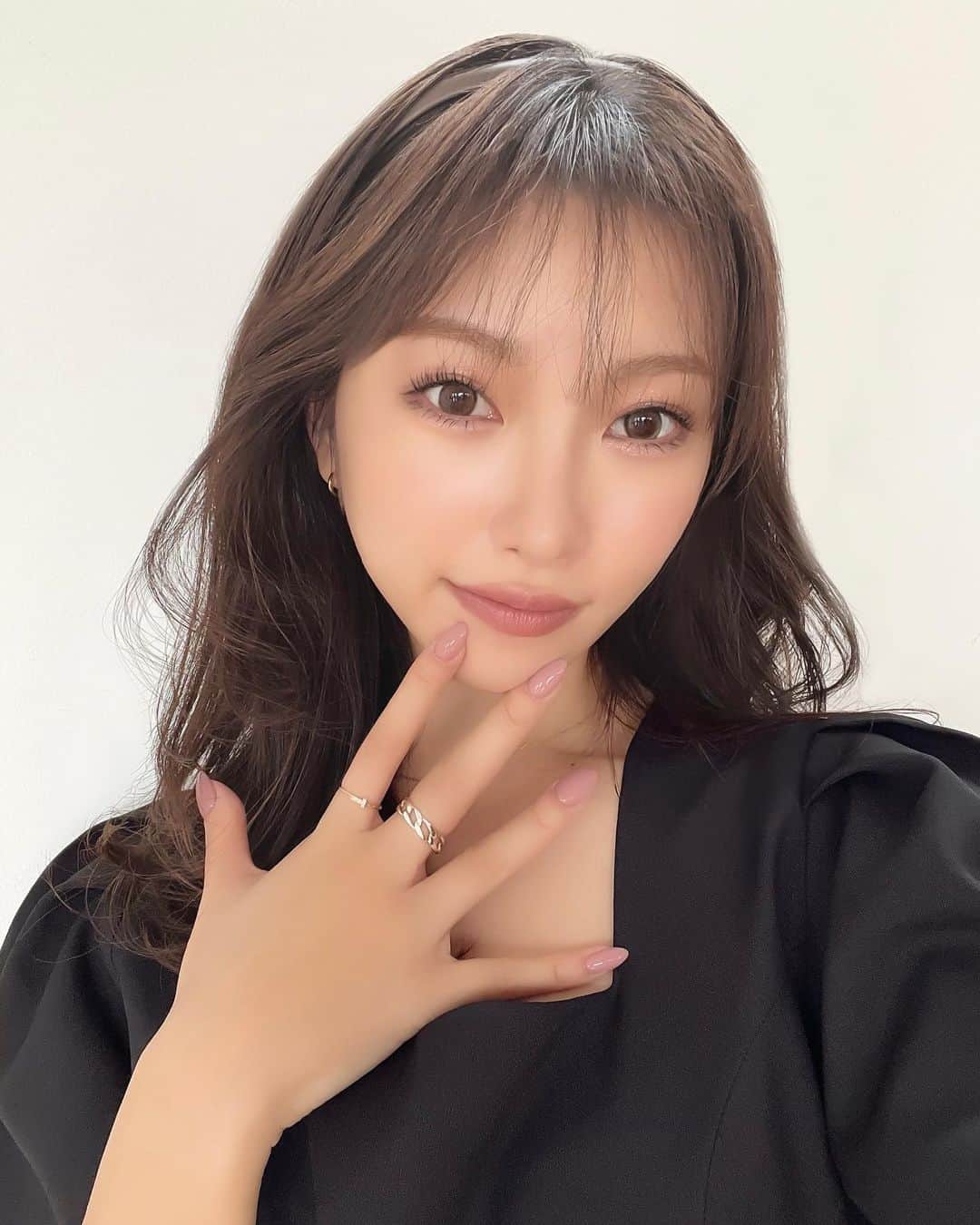 木田絵里香のインスタグラム：「. ネイル変えた💅🏼ピンク🍑 . #nail#nails#naildesign#pinknails#ネイル#ネイルデザイン#ワンカラー#ピンクネイル」