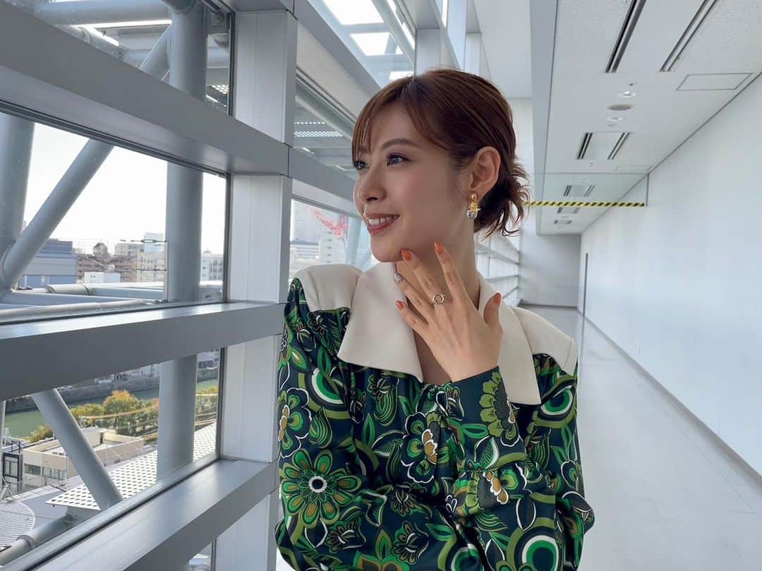 瀧本美織のインスタグラム：「💚  tops @tarajarmon_jp earrings @zena_nao ring @hemca_official   #ミキプルーン」