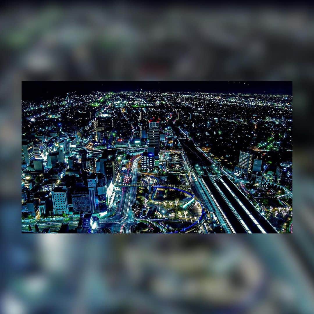 のインスタグラム：「岐阜駅前にあるイルミネーションめっちゃ綺麗ですよん❄️❄️❄️  特にシティータワー43から見る岐阜駅は岐阜に見えないくらい幻想的！✨  みんな見に行ってね  #イルミネーション  #岐阜  #岐阜市  #インスタ映え  #映えスポット  #岐阜駅  #夜景  #岐阜市プロモーション大使  #マジプリ  #永田薫」