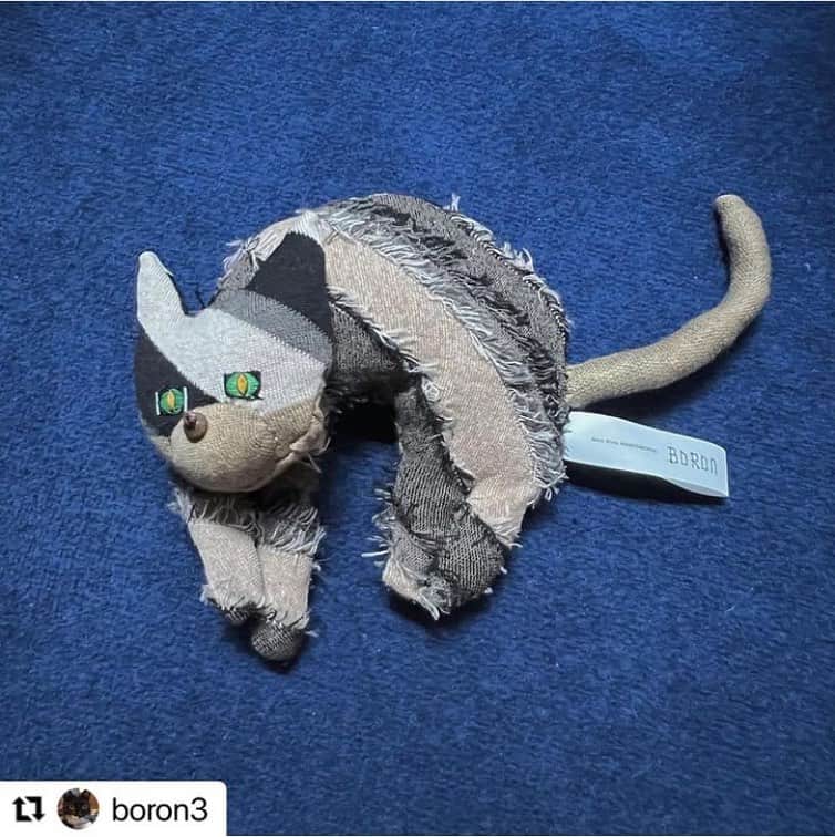 外山輝信のインスタグラム：「boron（ボロン）の猫作りましょう会。 生地は用意してくれるみたいですが、持ち込みでも大丈夫だそうです。ただし伸縮性のあるものを。 茶色い水玉の靴下、、、ないな。。 場所：@4thfloortotheright （青山の根津美術館のそばです） 日時：12月17日（土）10:30〜12:30、13:30〜15:30 料金：6,000円（現金のみ） 備考：定員5名、裁縫道具も貸してくれます 予約：下記アカウントのDMよりご連絡ください @4thfloortotheright  @boron2012 @boron3」
