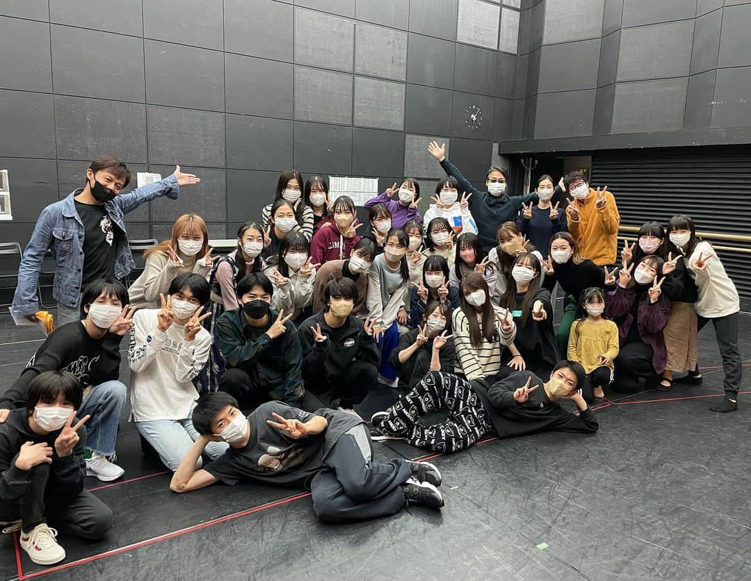 平松來馬のインスタグラム：「舞台「くちびるに歌を」  全稽古終了しました♪  この作品が沢山の方に届き、沢山の方の胸に響き奏でられますように。  #くちびるに歌を #舞台くちびるに歌を」