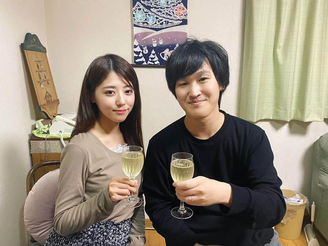 秋山燿平のインスタグラム：「今天是我們的結婚三週年紀念日🎎」