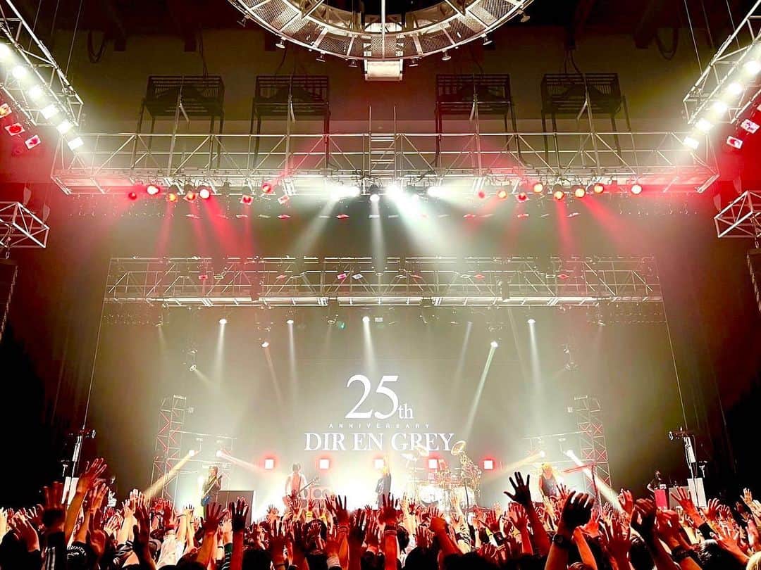 DIR EN GREYのインスタグラム：「[ THANK YOU OSAKA !! ]  DIR EN GREY 25th Anniversary TOUR22 FROM DEPRESSION TO ________ 📸12/7(水) Namba Hatch 📸December 7th (Wed.) Namba Hatch  NEXT SHOW≫ 12/16(金) SHINJUKU BLAZE December 16th (Fri.) SHINJUKU BLAZE 🔥-「a knot」LIMITED EXTRA-🔥  #DIRENGREY25th」