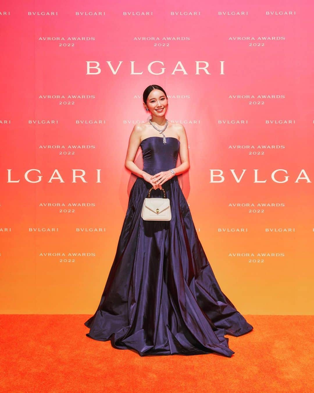 飯豊まりえのインスタグラム：「.  BVLGARI AVRORA AWARD2022  今夜は とても素晴らしい機会を頂きました！ ありがとうございます。✨  👗💙  hair and make @kyoheisasamoto  stylist @tokunaga__takashi   #Bulgari #AvroraAwards #InspiringWomen」