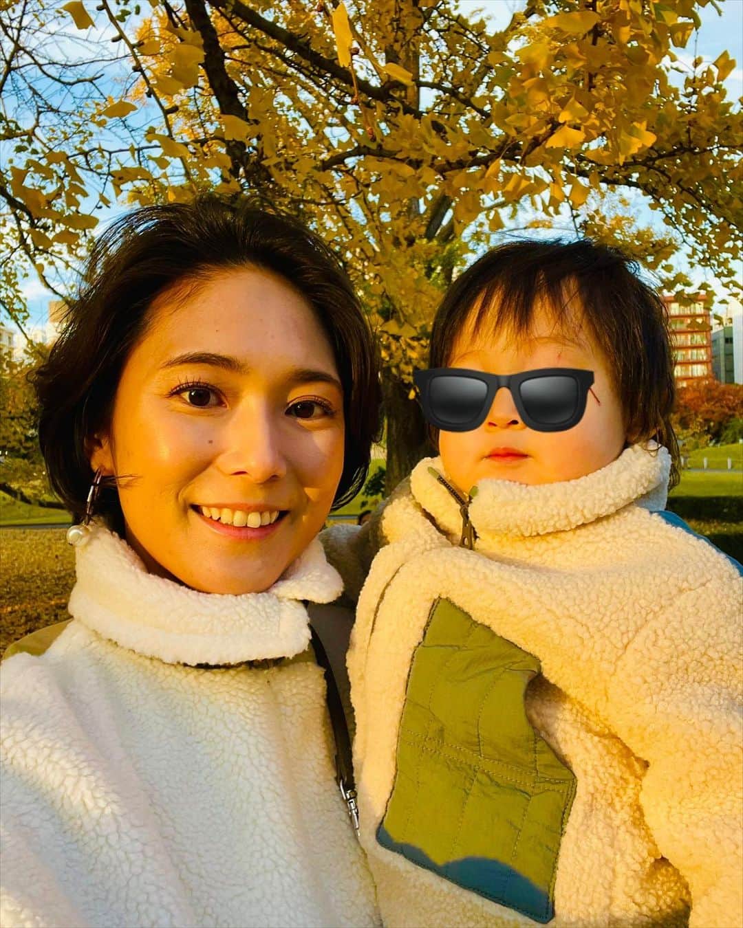 のインスタグラム：「. 私と息子もボアジャケット ママの好みで服を買って着せるから どうしてもペアルックになっちゃう....  #あれペアルックってもう言わない？ #ペアルック？ペアールック？」