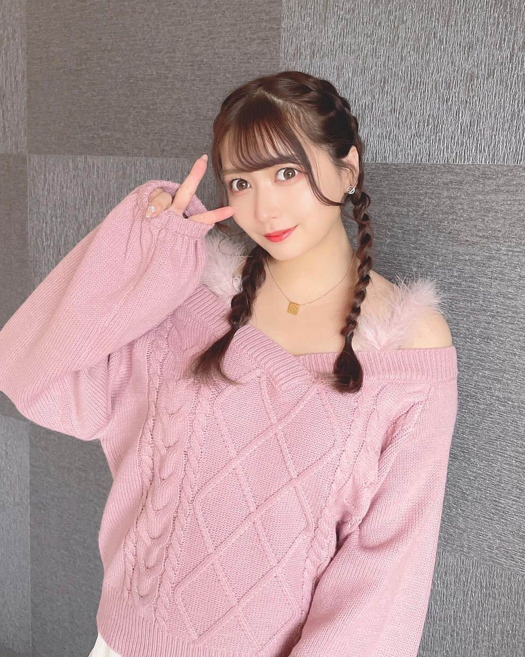 太田里織菜のインスタグラム：「. . もふもふニットかあいい💓 . .」