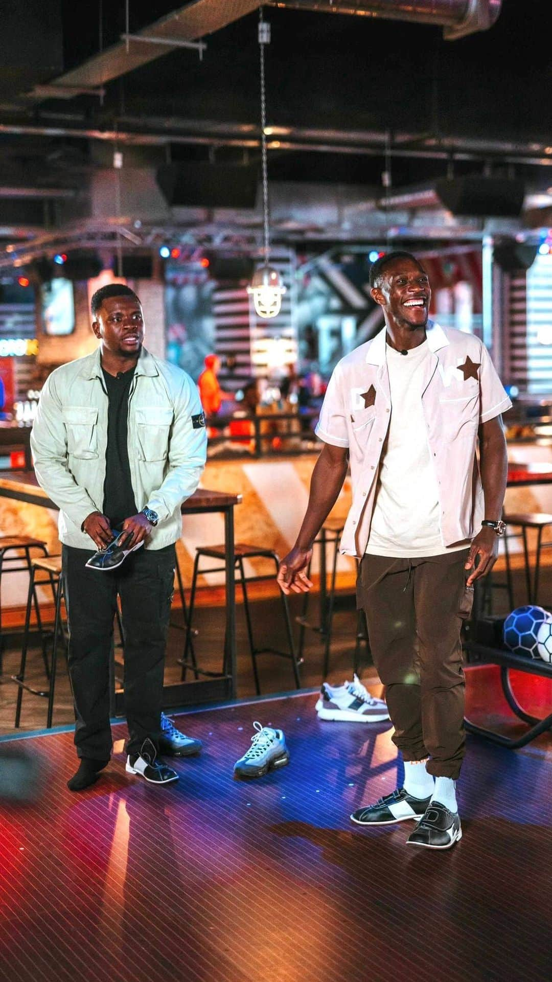 ダニー・ウェルベックのインスタグラム：「Spoke too soon 😩😂🎳  #BreakTime EP 2 with @dannywelbeck OUT NOW on YouTube 🎬⚽️  #Shambolizer #YoutubeSeries」