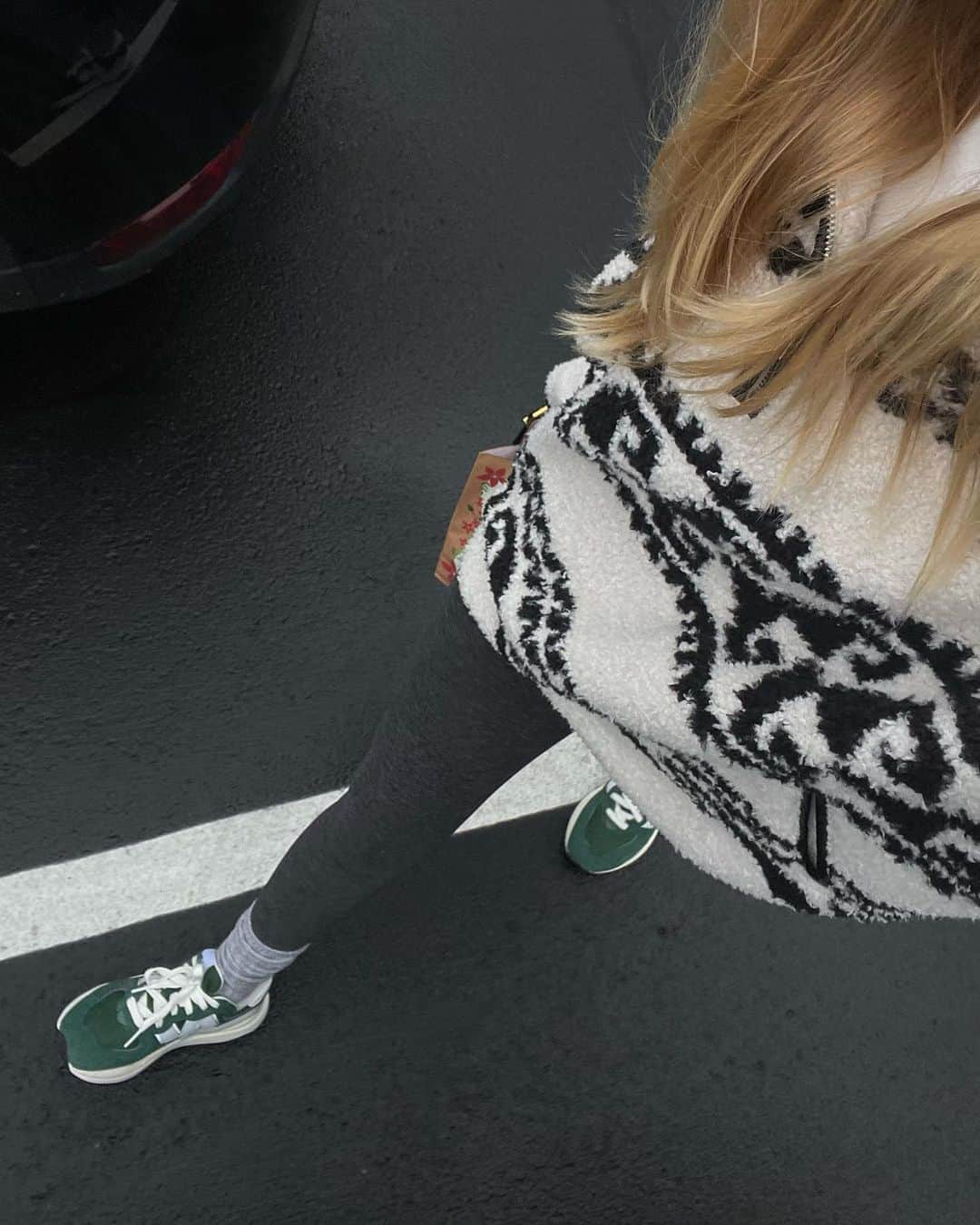 ANDIE ARTHURのインスタグラム：「🌧️」