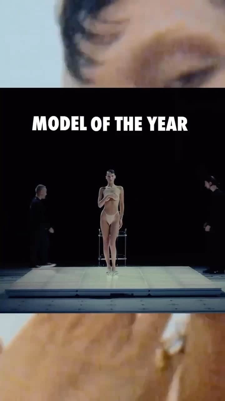 ベラ・ハディッドのインスタグラム：「model of the year or something🥺🤍🏆」