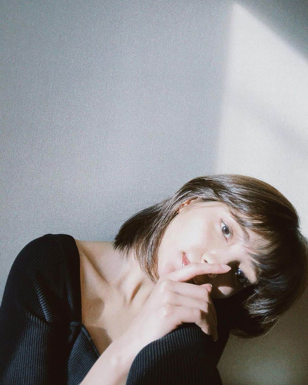 のインスタグラム：「🕰  You live only once, Time is limited.  So...what should we do?  ハローふゆ 12月がいちばんすき🧣  #yolo」