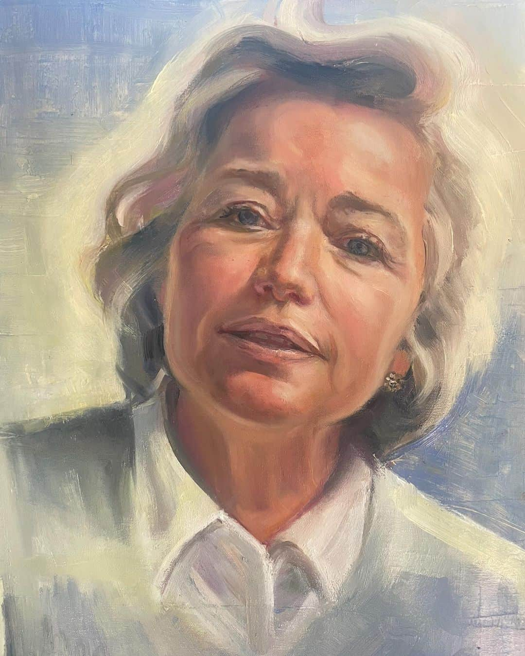 ヨアナバラシーのインスタグラム：「Brigitte , ma meilleure amie de toute ma vie ! Tried to capture the luminous spirit which emanates from her golden presence .#brigitteriglet a being of light , also a very talented hypnotist . Oil on canvas commission going to  Paris now #aslnyc #pick of the day #oilpaintings #womenpaintingwomen #artcontemporain #realismtoday」