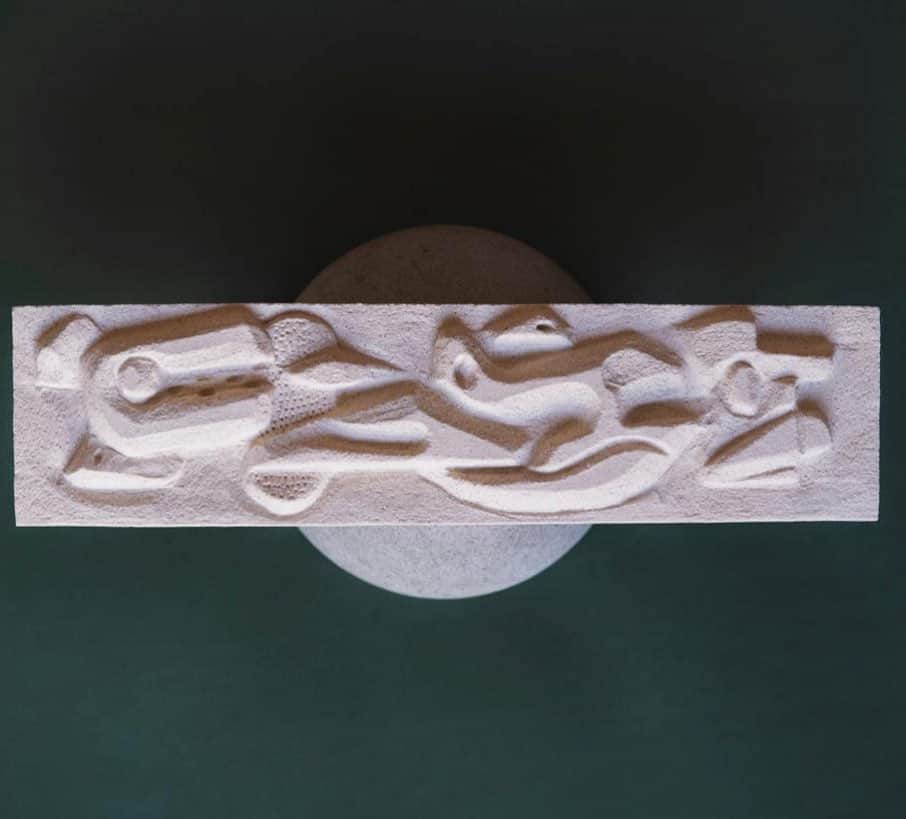 のインスタグラム：「The smaller bas relief we ever made in the studio ... But guess what it was more than worthy to realize this amazing partnership with @damyel_paris … smallest bas-relief but the most delicious Chocolat. /// /// Le plus petit bas relief que nous n'ayons jamais fait à l'atelier ! Voici la pièce que nous avons fabriqué afin que Damyel puisse réaliser le moule de ses magnifiques et delicieuses tablettes œuvres éphémère ...   Picture @mickaelllorca」