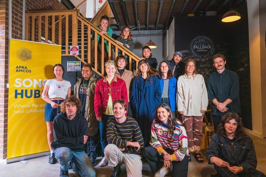 コートニー・バーネットのインスタグラム：「Thank you so much to @apraamcos and @alwayslivevic for inviting me to curate the latest APRA AMCOS Songhubs.   Big love & thank you to inspiring special guests  @emmadonovan_music @jono.ma @moju_music @steezmeez   and extra thanks to all the talented songwriters & producers who helped make it so fun and memorable  @alex.the.astronaut @bonnievezeleaameliaknight @felivand @goodfknmorning  @holliecol @itskinkora @lilmallrat @merpiremusic  @rvg____ @ryandowneymusic   More thanks to @fallbackstudios & tech wizards & coffee chariots & @rcstills for all the photos & @look.out.kid & of course everybody at @apraamcos & @alwayslivevic ❤️」