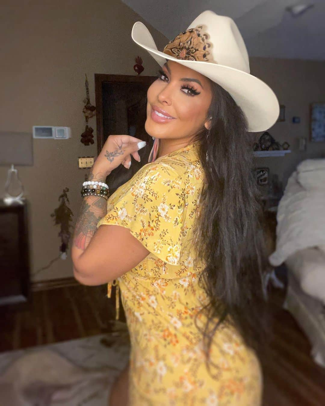 ニーナ・メルセデスのインスタグラム：「They say happy girls are the prettiest girls. Do you agree?  Check my location 🌶 Follow my sexy page @itsninamercedez   #Texas #love #happy #lifestyle」