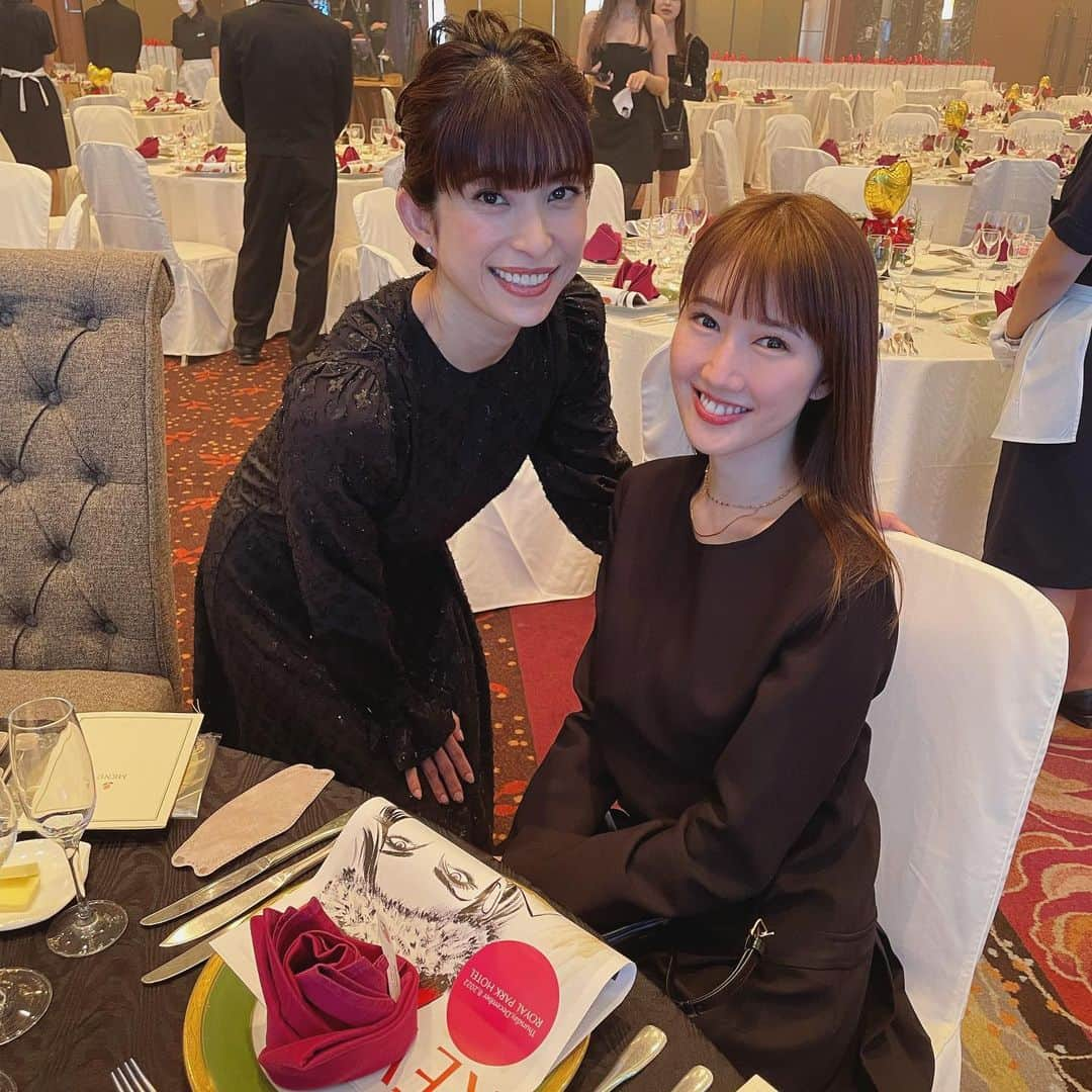 多岐川華子さんのインスタグラム写真 - (多岐川華子Instagram)「私の青春！上原多香子さん🤍  REVIのNMNシリーズのアイコンを務めさせていただいている銀座ROSSOさんのパーティへ参加してきました。  多香子さんは、その陶肌トリートメントの施術もされていたり素敵な美容家さん✨ お綺麗で優しくて惚れ惚れいたしました。  そして、何より優子社長。 本日も最高に美しくカッコ良かったです！！！ ありがとうございました。  #REVI」12月8日 20時25分 - hanako__official