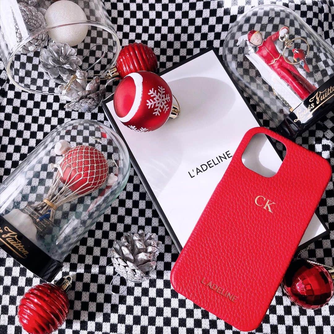 のインスタグラム：「New📱 iPhoneケースも一足早くXmas気分🎅🏻❤️ @ladeline_official   名入りで特別感あるし ちょっとしたプレゼントにも素敵だね🎁」