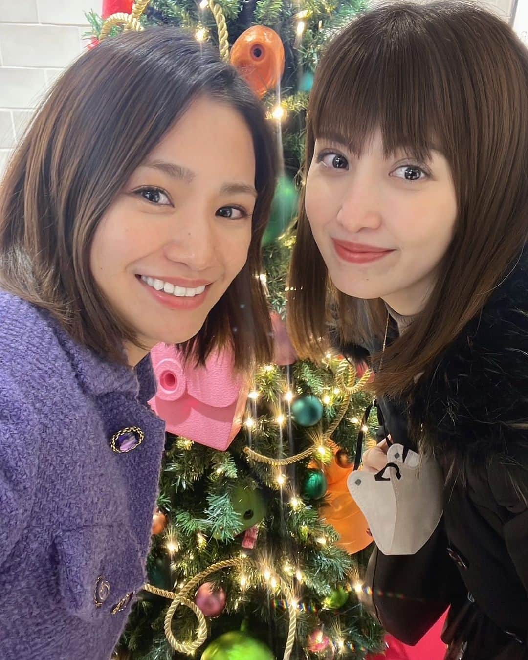 梅田えりかのインスタグラム：「親友のみくしゃん @miku__1222 に久しぶりにゆっくり会えましたっ🥹💖  昔からパワースポットのような存在で、会ったら必ず元気もらえるの🥹💓若返る！笑  そんなみくしゃんは今、南青山で自身のヨガスタジオをオープンさせたやり手woman🥳👍✨めちゃくちゃカッコいいよ💓  パーソナルヨガ、よもぎ蒸し、ハーブ蒸し、 整体、鍼が受けられるサロンだよ💖素敵✨  @feliz_mente___   気になる方は↑インスタ飛んでみてね🫶🏻  また近いうちに会いましょう🥰🧁  #友達 #親友 #friends #同級生 #楽しかった #幸せ #いつもありがとう #친구」