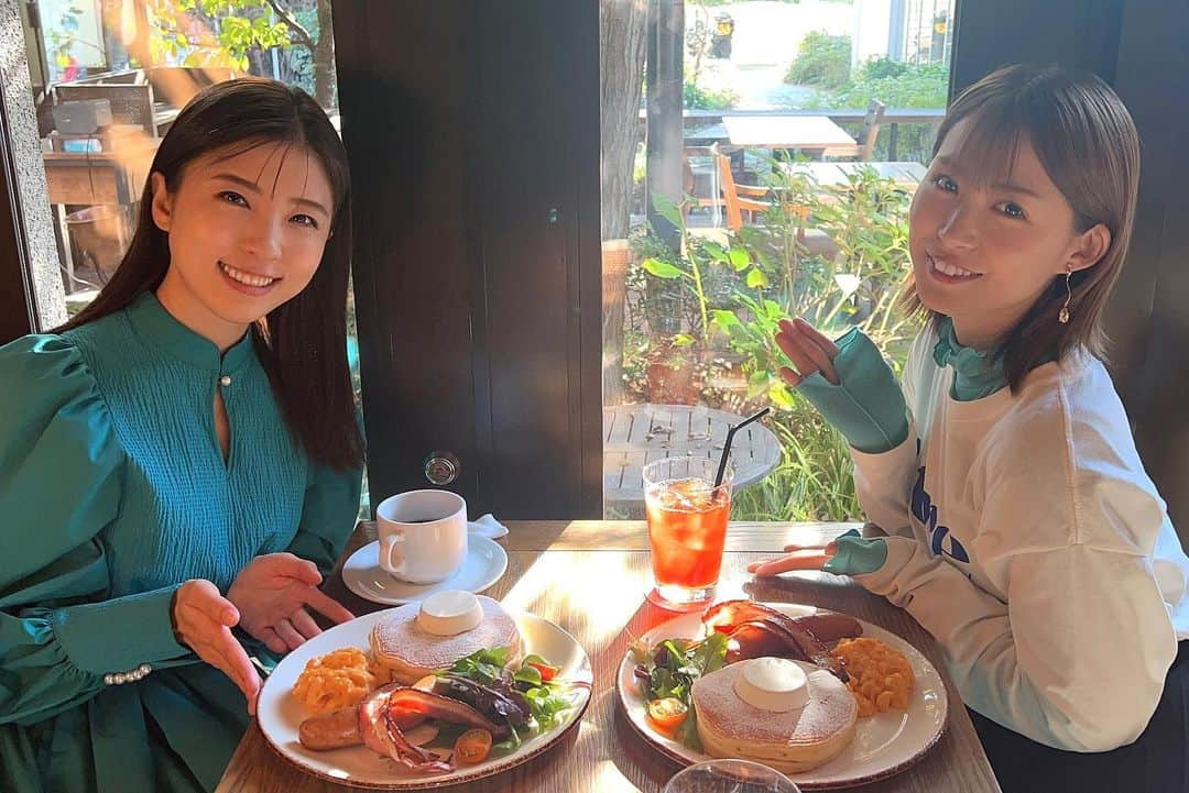 松井絵里奈さんのインスタグラム写真 - (松井絵里奈Instagram)「@karenthedynamite  LUV K RAFTの KARENと朝活🥞♡  朝からパンケーキを食べるために 昨日は早くごはん食べて寝ました♪  最近は、生活習慣を改善しているからカラダがとってもいい感じ✨ 7〜8時間睡眠が私には合っています☝🏻·͜·   #朝活カフェ  #朝ごはん  #健康オタクと繋がりたい  #体を大切に #睡眠大切 #松井絵里奈 #早起きは三文の徳」12月8日 15時56分 - erina74xx