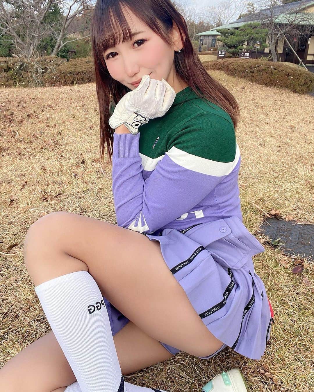 のインスタグラム：「ハイソックスは、今年今日が最後かも？🥶💖❄️☃️  @pearlygates_official  #ゴルフ女子 #ゴルフ女子と繋がりたい #ゴルフ女子コーデ #関西ゴルファー #関西ゴルフ女子 #関西ゴルフ女子と繋がりたい #関西ゴルファーと繋がりたい #飲兵衛ゴルファー #酔っ払い #酔っ払い女子 #飲兵衛 #飲兵衛女子 #ゴルフコーデ #golf #golfwear #スポーツ女子 #ベニーカントリー倶楽部 #韓国ゴルフウェア」