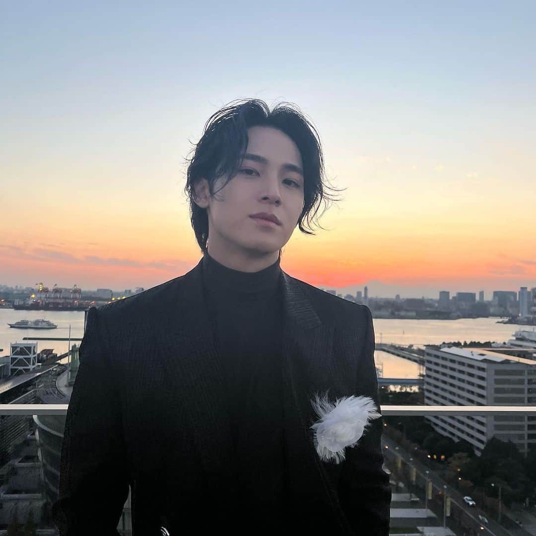 ミンギュのインスタグラム：「🖤🤍🖤」