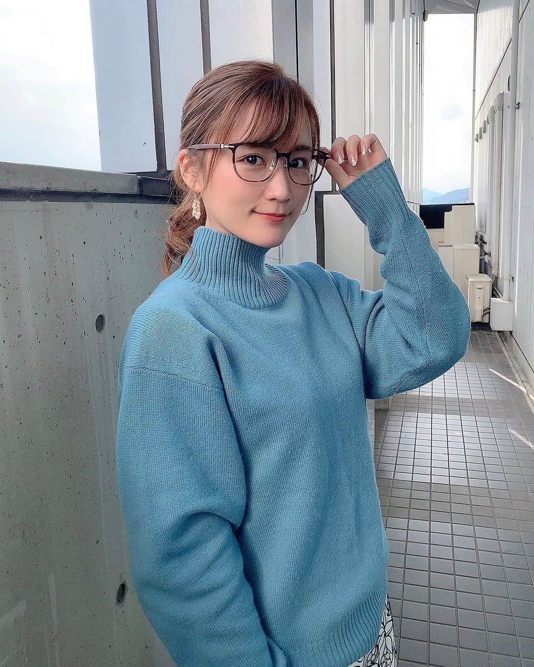 古賀文沙のインスタグラム：「・ ・ ・  目は全く悪くないです zoffの100%紫外線カットメガネ おしゃれすぎる⛄️ 油断しがちな冬もオススメです  朝晩寒すぎますが 暖かくして過ごしましょう❄️  ・ ・ ・  #zoff  #今日のコーデ」