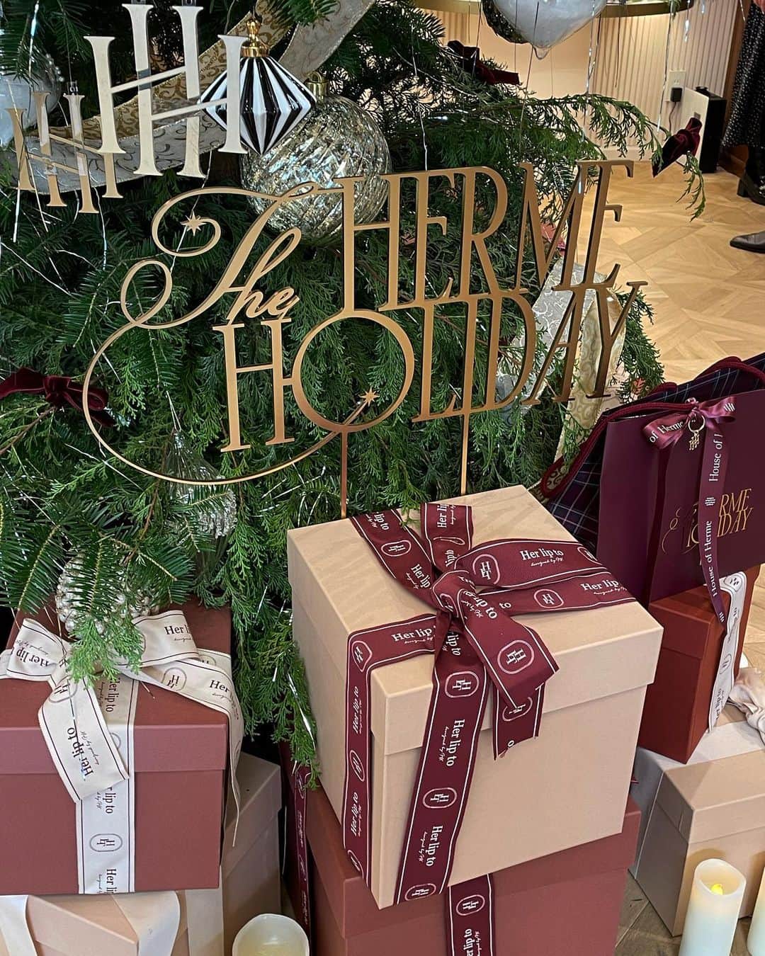 のインスタグラム：「今年もかわいかったホリデー🎅🎄  まりなさんいらっしゃって、、可愛ったぁ♡♡  #herlipto」