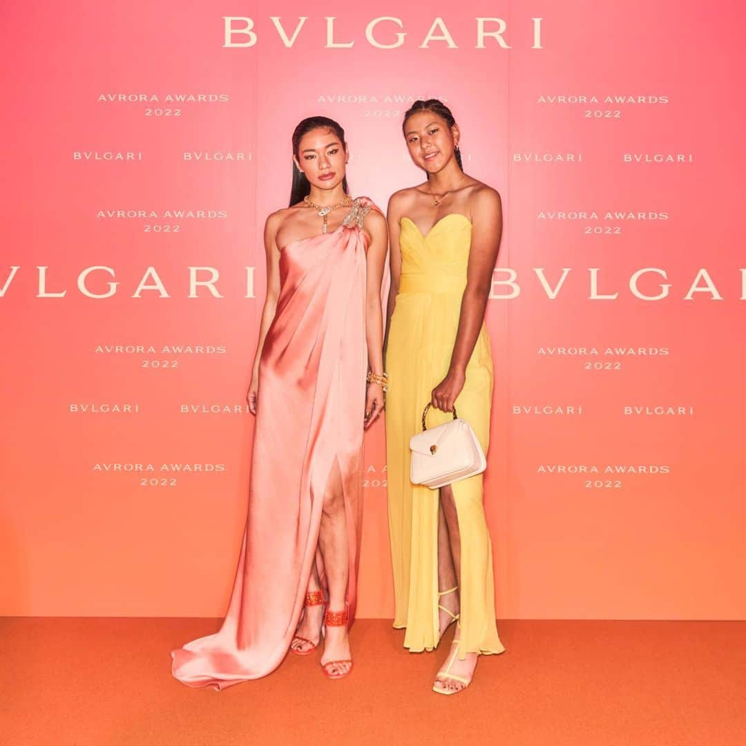 開心那のインスタグラム：「@bulgari  Avrora Awards 2022 ラッパーの @awich098 Awichさん👑 に推薦して頂きました✨💗🙏🏽🥹😝 このような賞を受賞できて凄い嬉しい です〜😊　  推薦してくれたAwichさん、BVLGARIさん 本当にありがとうございます！❤️‍🔥 #Bulgari 沢山のinspiring women とお会いできる機会を設けていただき有難う御座いました！ スケートボードでたくさんの人達にinspirationを与えれるように楽しんで頑張って行きたいです〜🛹✨🔥💪🏽  Thank you @bulgari for this amazing award at the Avrora Awards 2022 and thank you so much @awich098 for nomination!  It’s an honor to be awarded along so many inspirational women and it was a magical night for me. I want to continue doing what I love and hopefully inspire other to do so as well through skateboarding!  Thank you so much @bulgari  & @awich098   #Bulgari #avroraawards #inspiringWomen」