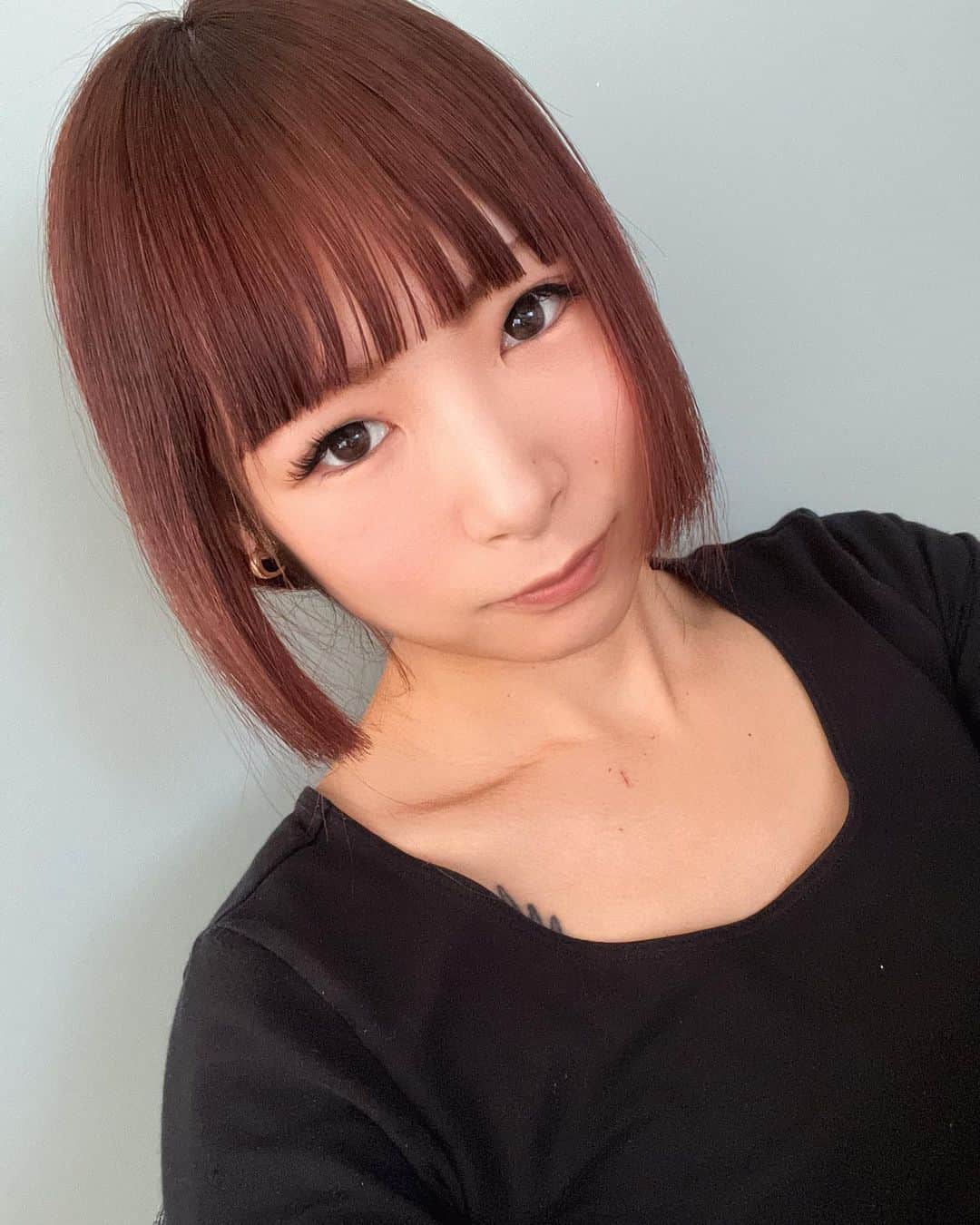 松田ゆう姫のインスタグラム：「髪の毛結ぶとボブみたいになる  #姫カット #可愛い   #東京 #ヘアースタイル  #himecut #游姫  #ロリィタ 服着たくてロリィタブランド物色中  #natural #goodday #newhair #tattoogirl #tattoomodel #tokyo #enjoylife」