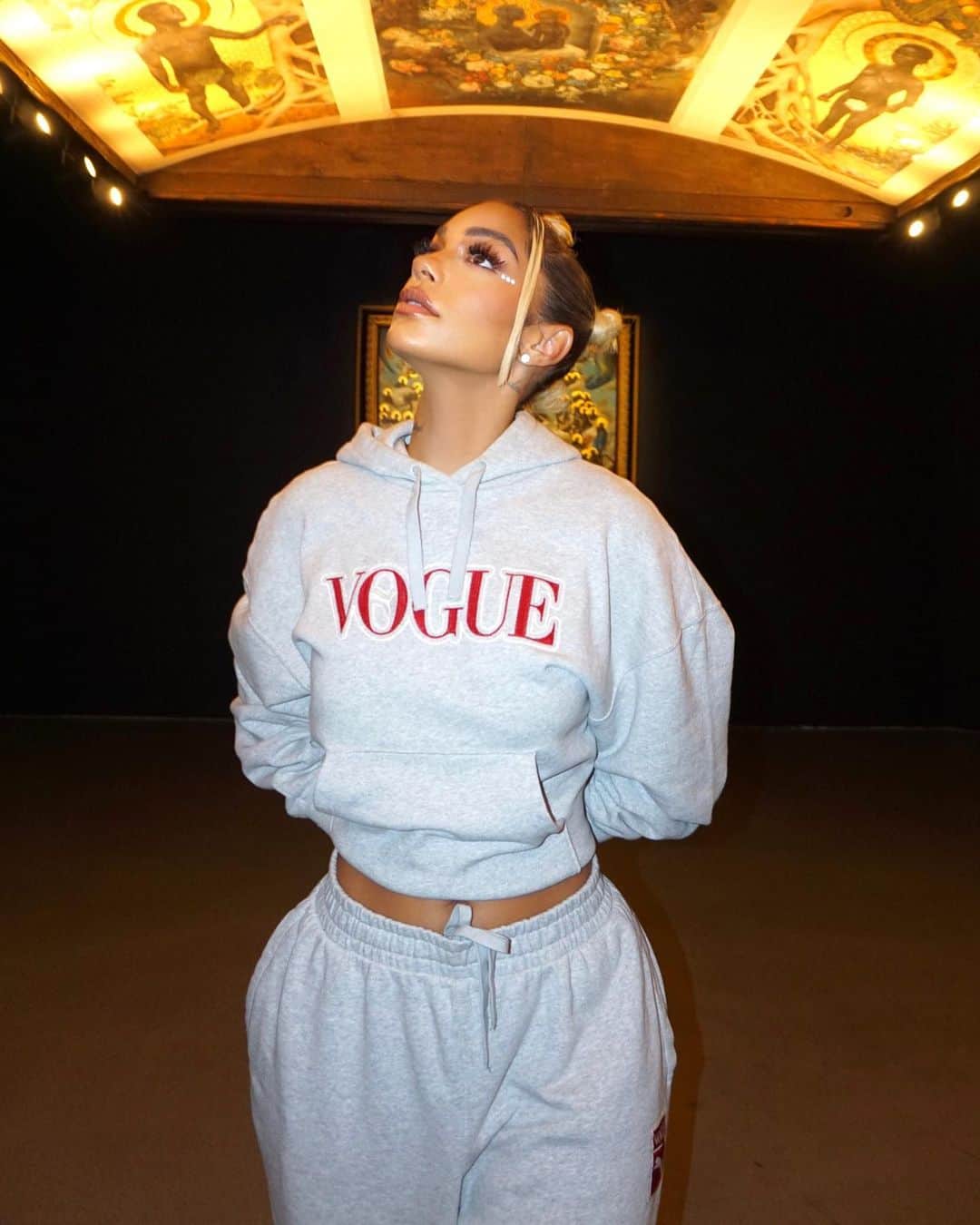 のインスタグラム：「we are worth more than gold.」