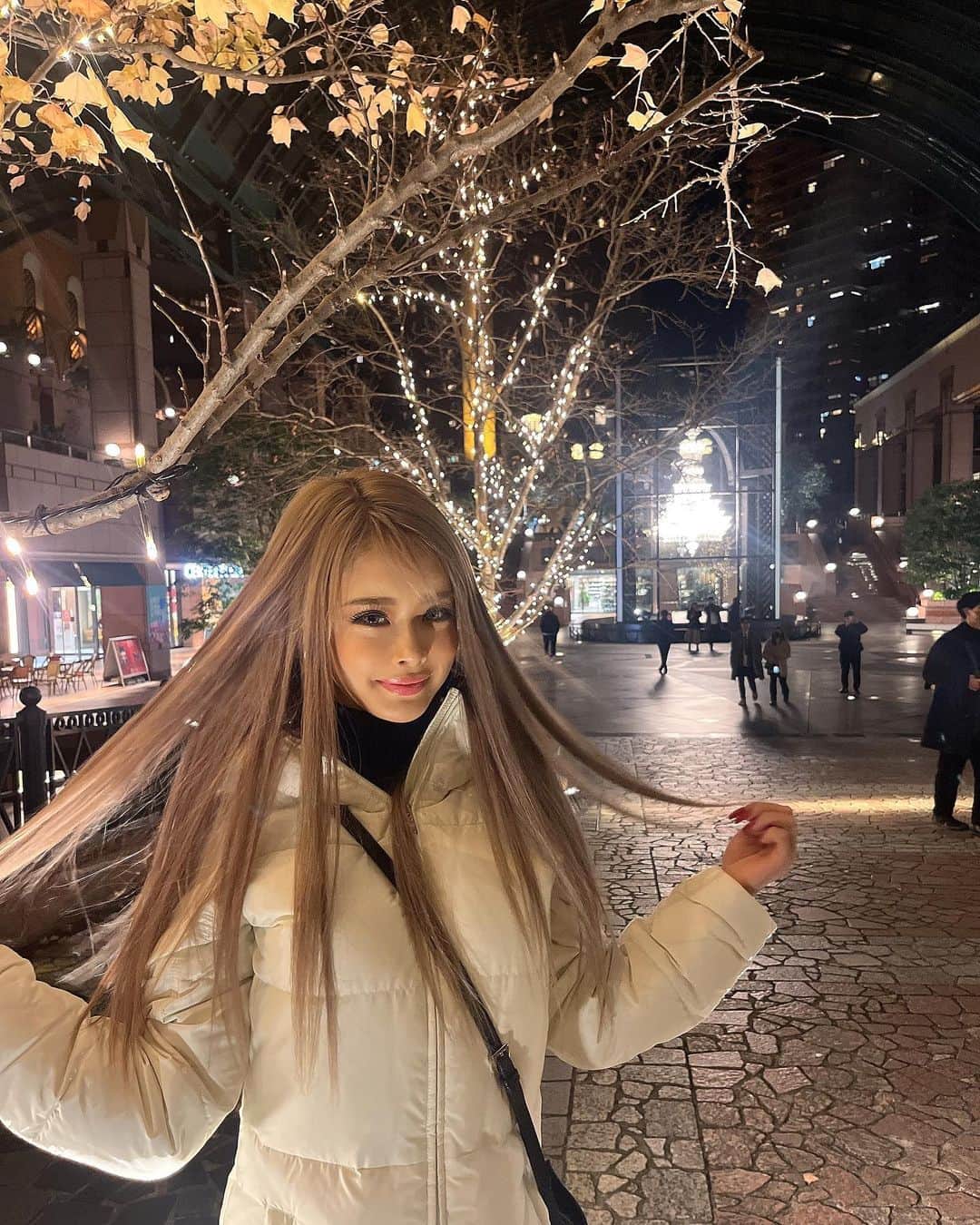 のインスタグラム：「初の恵比寿ガーデンプレイス🤍 綺麗だった！ #恵比寿ガーデンプレイス #恵比寿 #イルミネーション」