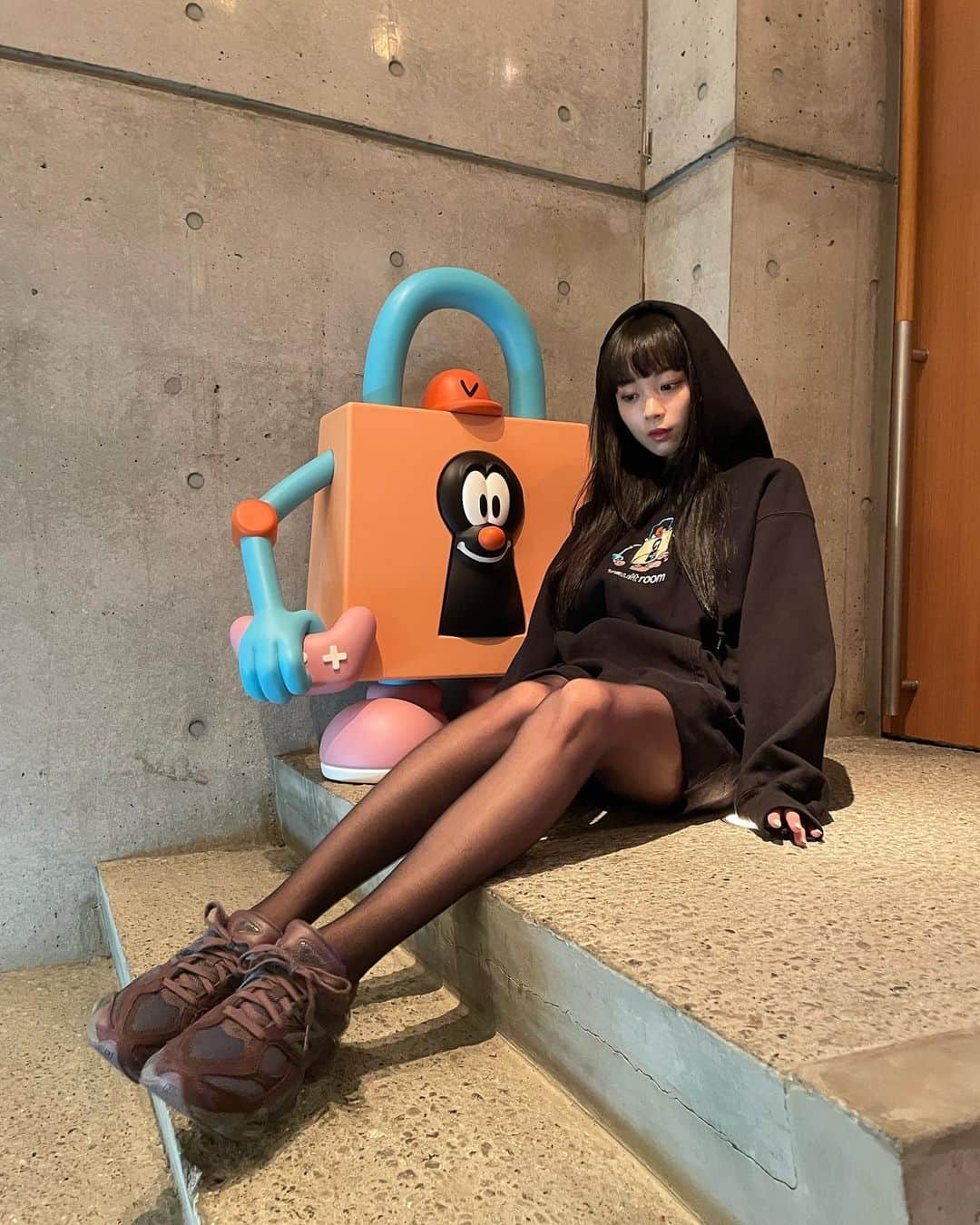 ゆらのインスタグラム：「鬼かあいいスニーカー🤶🏻 最近グレーの気分 #newbalance #9060」