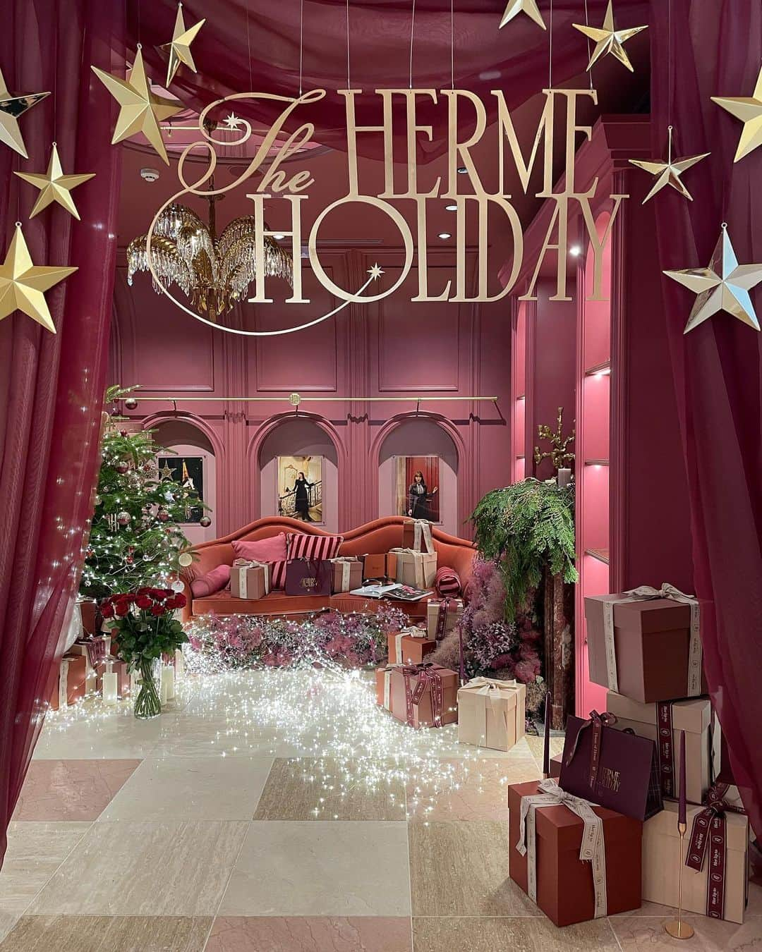 磯田彩実さんのインスタグラム写真 - (磯田彩実Instagram)「. house of herme holiday🎄  1番のフォトスポット🤍  今年のドリンクは マシュマロが浮かんだホットココア😊🤎 美味しくて可愛くて温まる、 今の季節にぴったりな甘いプレゼントでした🫶🏻  #HLTholiday2022 #herlipto#holiday#2022 #herliptoholiday #houseofherme  @nyanchan22   大満足のエルメホリデー投稿でした🎄💋🐈‍⬛」12月8日 22時12分 - ayami_isoda.tvh7