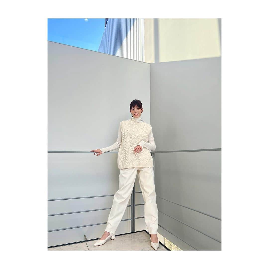 のインスタグラム：「* 冬だし全身真っ白さんです🤍 たまにはこういうまっさらなのもいいですよね❤︎」