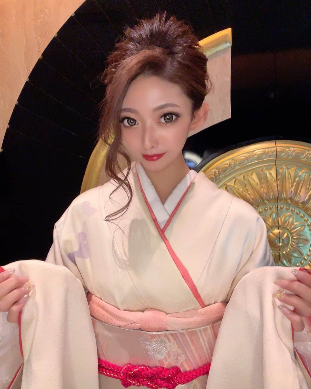 吉永江利のインスタグラム：「久しぶりに👘  #北新地#ミナミ#関西#アンジュール #着物#周年 #フォローお願いします#いいね #selfie  #コメント大歓迎 #make #hair #japan #korea #model #fashion #code #followme #likes #instagood #instalike  #21歳」