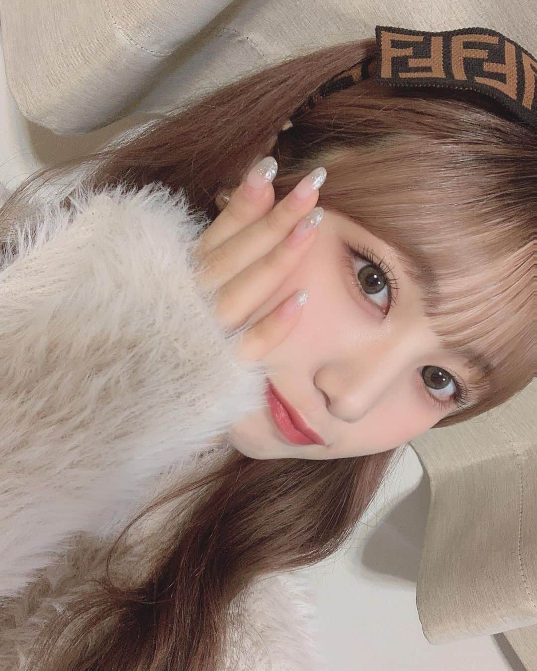 宮丸くるみのインスタグラム：「Chuuのカラコンかわいすぎた、、🤍  くるみが着用させて頂いてるのは Chuu Milk &Tea CreamGrayです☺︎  細縁のあるグレーカラコン透明感出てかわいすぎる🥺 これ、、盛れるよ、、❤︎  なんと！ フォロワー様に使って頂ける10%オフクーポンコード頂きました💙  ✔︎クーポンコード:k_r_m122510 ✔︎クーポンコードリンク:https://eotd.jp/  ぜひゲットしてね〜☺︎☺︎  #eotd_jp #イオティディ #カラコン #韓国カラコン #韓国カラコン通販 #カラコンレビュー #カラコンレポ #creamgray   @eotd_jp」