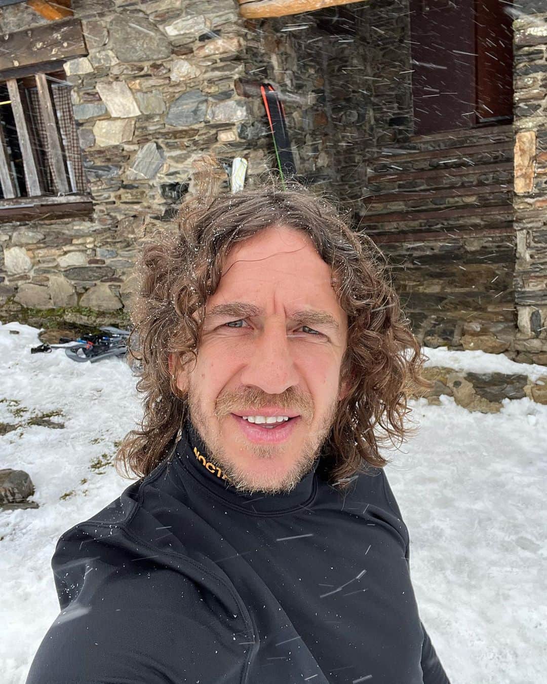 カルレス・プジョルのインスタグラム：「Escapada a la Borda Sorteny!!! ⛄️❄️」