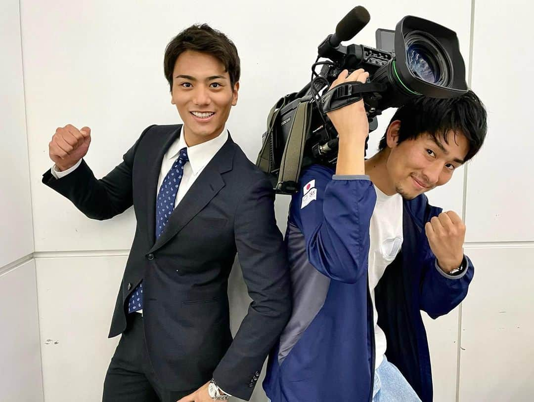 山本賢太さんのインスタグラム写真 - (山本賢太Instagram)「Live News イット！で一年半一緒に取材した佐々木カメラマンが今月ニューヨーク支局へ、、 昨日は出国前最後のタッグでした！ 先輩ですが2人で飲みに行ったり友達のように仲良くしてもらい、現場で一緒にする取材がとても楽しかったです😊 現場の声やそこで感じたもの見たものをこれからもお届けできるように現場スタッフと切磋琢磨して頑張ります！  #livenewsit  #カメラマン #報道」12月8日 22時54分 - yamamoto_kenta.yamaken