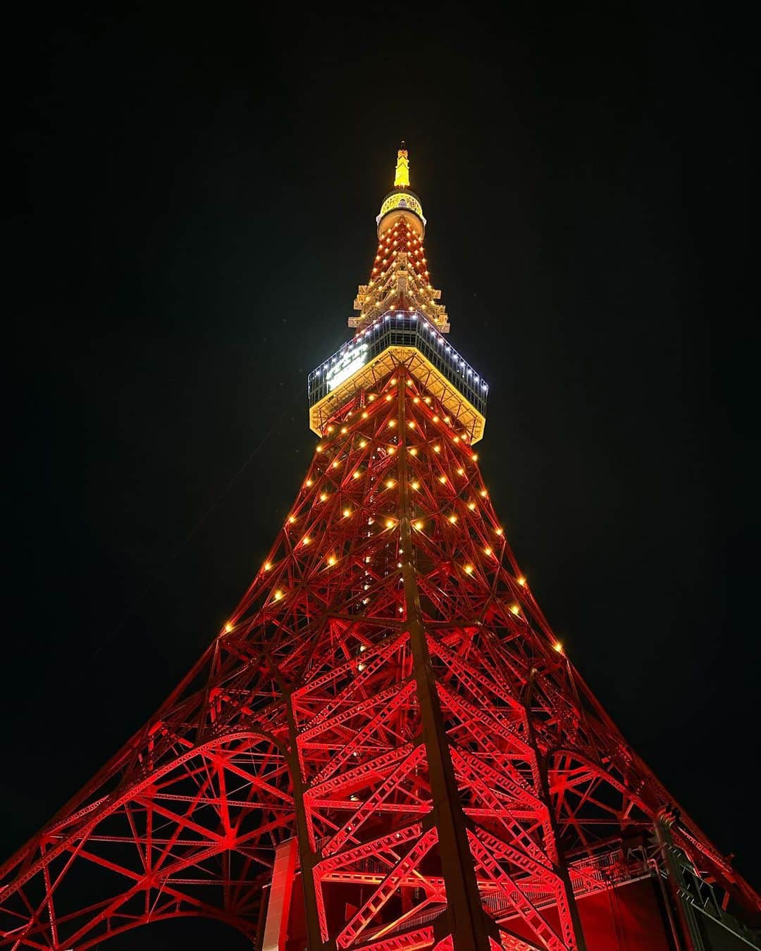迫田里奈（りなぽよ）さんのインスタグラム写真 - (迫田里奈（りなぽよ）Instagram)「モエ・エ・シャンドン MOETCHANDON🥂✨ EFFERVESCENCE Tokyo 2022 『シャンパンの魔法にかかる輝く瞬間を』  イベントに参加してきました♡  素敵な空間でつい シャンパンが進んでしまいました😉🍾  東京タワーが MOETCHANDON仕様に ライトアップされていて 可愛かったぁ🗼💕  楽しい夜でした🌙  #MoetChandon #モエエシャンドン #MoetEffervescence #シャンパンの魔法と輝きを」12月9日 0時01分 - rinapoyo.1129