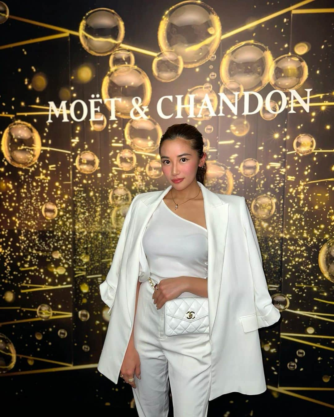 迫田里奈（りなぽよ）のインスタグラム：「モエ・エ・シャンドン MOETCHANDON🥂✨ EFFERVESCENCE Tokyo 2022 『シャンパンの魔法にかかる輝く瞬間を』  イベントに参加してきました♡  素敵な空間でつい シャンパンが進んでしまいました😉🍾  東京タワーが MOETCHANDON仕様に ライトアップされていて 可愛かったぁ🗼💕  楽しい夜でした🌙  #MoetChandon #モエエシャンドン #MoetEffervescence #シャンパンの魔法と輝きを」